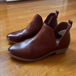 Universal Thread Brown Leather Ankle Booties